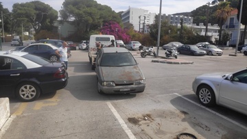 Εγκαταλελειμμένα αυτοκίνητα απομάκρυναν οι αρμόδιες υπηρεσίες του δήμου Ρόδου