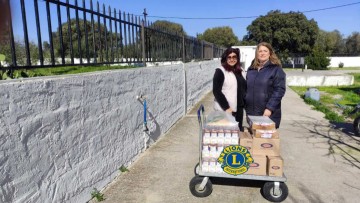 Τρόφιμα για το συσσίτιο  της Μητρόπολης Κώου & Νισύρου και 500 rapid tests στο νοσοκομείο Κω από τους Lions