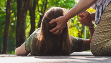 Ρόδος: 42χρονη κατέρρευσε στον δρόμο αλλά τη διέσωσαν τέσσερις σπουδαστές