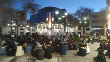Τραγωδία στα Τέμπη: Ξεκίνησε η διαμαρτυρία στο κέντρο της Ρόδου