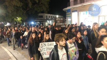 Ρόδος: Εκατοντάδες μαθητές και φοιτητές στη χθεσινή διαμαρτυρία για την τραγωδία στα Τέμπη