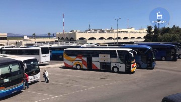 Μεγάλη αύξηση στα τέλη στάθμευσης  για τα τουριστικά λεωφορεία στο αεροδρόμιο