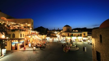 Τι θα ισχύσει για το ωράριο λειτουργίας των καταστημάτων