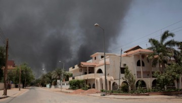 Κραυγή αγωνίας από τον Ροδίτη Μητροπολίτη του Σουδάν: «Είμαστε εγκλωβισμένοι ανάμεσα σε πυρά»