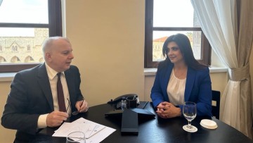 Τις Διευθύνσεις Α'θμιας και Β'θμιας Εκπαίδευσης και το Δήμαρχο Ρόδου επισκέφθηκε η Κ. Εμμανουήλ