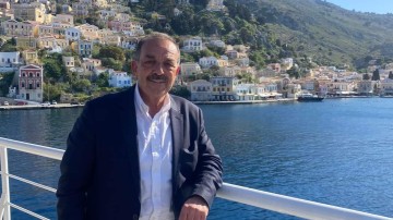 Αποχαιρετισμός στον Φώτη Χατζηδιάκο από τον πρώην δήμαρχο Ρόδου Μάνο Κόκκινο