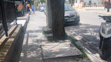 Απομακρύνονται παλιοί τηλεφωνικοί θάλαμοι από σημεία της Ρόδου