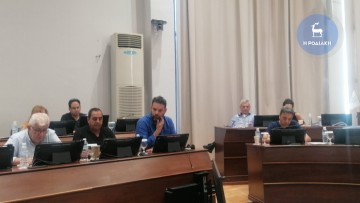 Την παραίτησή του από τη δημοτική πλειοψηφία ανακοίνωσε ο Αλέξανδρος Κολιάδης (βίντεο)