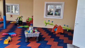 Δάπεδα ασφάλειας τοποθετήθηκαν στον Δημοτικό Παιδικό Σταθμό Καρπάθου