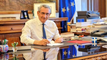 Υπεγράφη η Πρόσκληση εκδήλωσης ενδιαφέροντος για την αντικατάσταση ΕΔΧ ΤΑΞΙ αυτοκινήτων στην Περιφέρεια Ν. Αιγαίου, με επιβατικά οχήματα έξι (6) έως εννέα (9) θέσεων