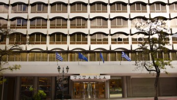 Ο όμιλος H Hotels Collection | Hatzilazarou Group επεκτείνει την παρουσία του στην ελληνική τουριστική αγορά με την εξαγορά του ιστορικού ξενοδοχείου Titania Hotel στην Αθήνα