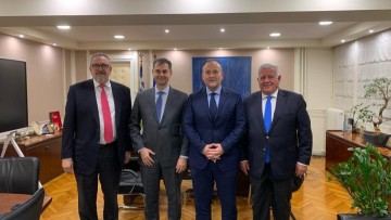 Ο θαλάσσιος τουρισμός στο επίκεντρο της συνάντησης εργασίας του υφυπουργου Ναυτιλίας με τον υφυπουργό Οικονομικών και τον πρόεδρο του ΝΕΕ