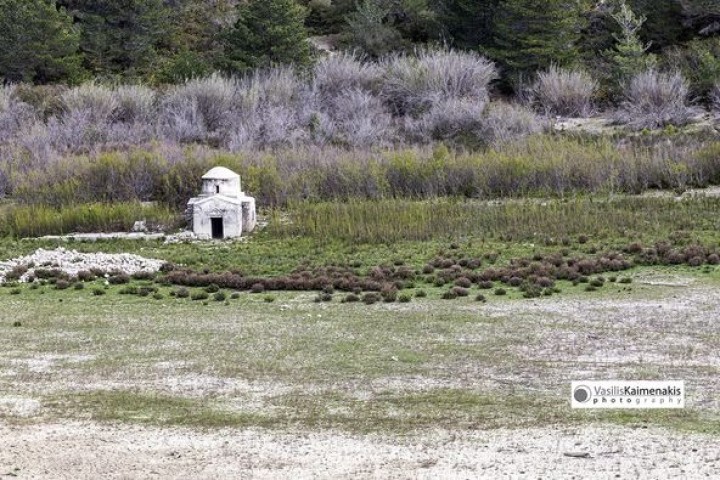 Η ίδια περιοχή στις 17/3/2024. Ακριβώς τρία χρόνια αργότερα στο ίδιο  σημείο δεν υπάρχει καθόλου νερό, όπως φαίνεται στη φωτογραφία του κ. Καϋμενάκη.
