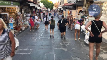 Αισιόδοξα μηνύματα για τον ελληνικό τουρισμό – Αυξήθηκαν αφίξεις και έσοδα