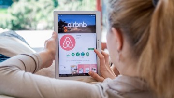 Στα ύψη η ζήτηση για Airbnb φέτος το καλοκαίρι