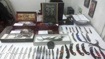 Σύλληψη 47χρονου στη Ρόδο επειδή πωλούσε ξιφίδια και μαχαίρια χωρίς ειδική άδεια