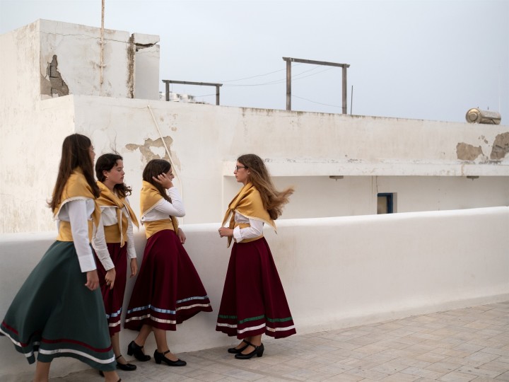 Μαθητές από το δημοτικό, το γυμνάσιο και το λύκειο της Αστυπάλαιας χόρεψαν παραδοσιακούς χορούς του Αιγαίου, στη χορευτική παράσταση που διοργάνωσε ο πολιτιστικός – μορφωτικός σύλλογος του νησιού. Μια αφορμή για γιορτή. [enri canaj]