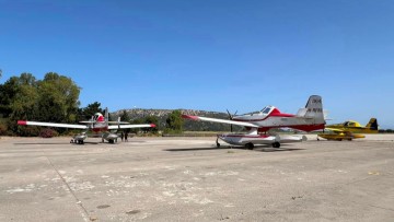 Καθημερινή επιτήρηση με πυροσβεστικά αεροσκάφη πάνω από τα δάση της Ρόδου