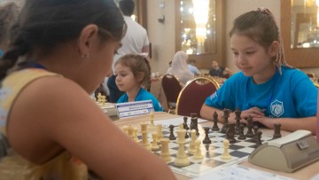 Εκπλήξεις και δυνατές αναμετρήσεις στα Πανευρωπαϊκά Ομαδικά Πρωταθλήματα Σκάκι Νέων στη Ρόδο