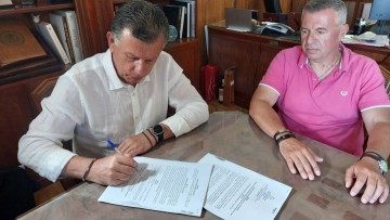 Υπέγραψε τη σύμβαση για την καθαριότητα ο δήμαρχος Κω Θεοδόσης Νικηταράς