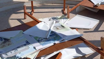 Ρόδος: Έντονες αντιδράσεις για τον βανδαλισμό της έκθεσης φωτογραφίας για τα 50 χρόνια από την εισβολή στην Κύπρο