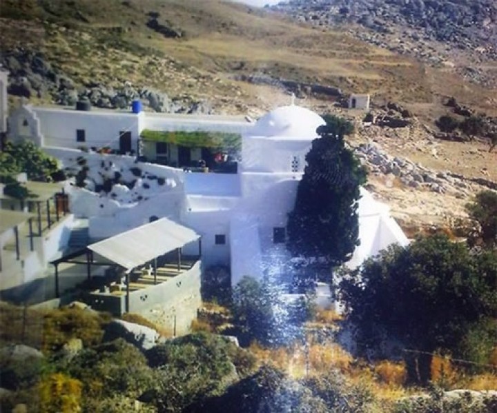 Ο Σύλλογος βοήθησε στην ανέγερση ξενώνα στην Παναγία την «Φλεβαριώτισσα».