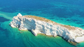 Ασπρονήσια: Οι εξωτικές νησίδες του Ανατ. Αιγαίου