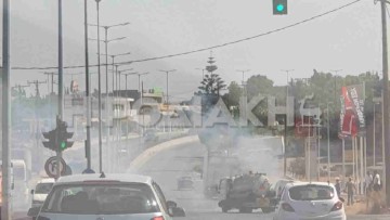Συμβαίνει τώρα: Φωτιά σε αυτοκίνητο που κινούταν επί της Ρόδου - Λίνδου