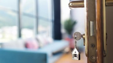 Βραχυχρόνια μίσθωση: Σενάρια για περιορισμό του αριθμού ακινήτων ανά ταχυδρομικό κώδικα