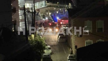 Φωτιά σε όχημα και γατάκι που σφηνώθηκε σε μηχανή αυτοκινήτου κινητοποίησαν απόψε την Πυροσβεστική