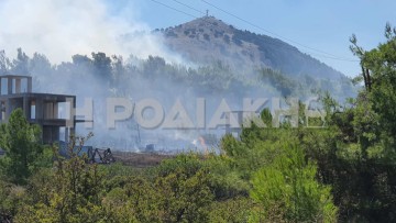 Υπό έλεγχο τέθηκε η φωτιά στα Μαριτσά - Ισχυρές δυνάμεις θα παραμείνουν στο σημείο όλη τη νύχτα