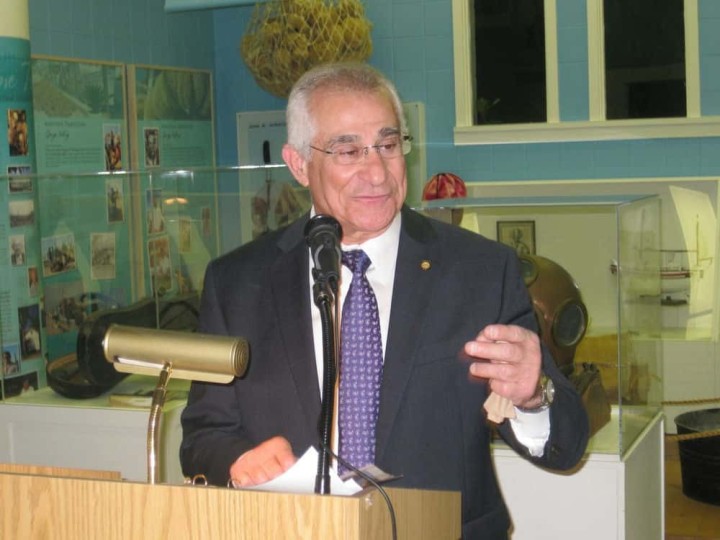 Ο Χρυσόστομος Αλαχούζος μιλώντας σε εκδήλωση  στο Τάρπον Σπρινγκς.  ΦΩΤΟΓΡΑΦΙΑ: ΑΡΧΕΙΟ «Ε.Κ.»/ΣΤΑΥΡΟΣ ΜΑΡΜΑΡΙΝΟΣ