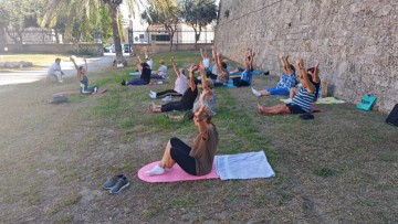Μάθημα γιόγκα για τα μέλη του ΚΑΠΗ Δήμου Ρόδου