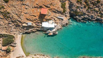 Motor Oil – Ομάδα Αιγαίου: Ολική ανακατασκευή του σπιτιού της κυρίας Ρηνιώς στην ακριτική Κίναρο