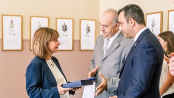 Την Πρόεδρο της Ελληνικής Δημοκρατίας, τίμησε η AHEPA στις Μενετές Καρπάθου