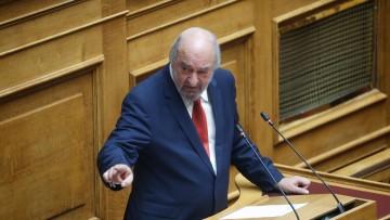 Στη Βουλή: Επίθεση Νικητιάδη στη ΝΔ για επαναφορά των μειωμένων συντελεστών ΦΠΑ