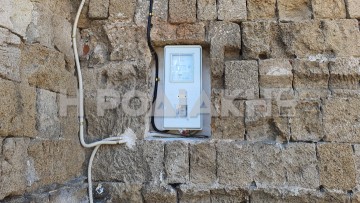 Αντιδράσεις προκαλεί η τοποθέτηση καταγραφέα ρεύματος στα τείχη της Παλιάς Πόλης