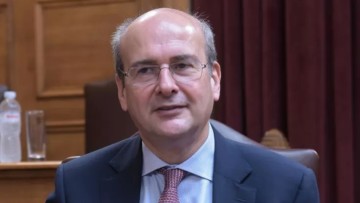 Χατζηδάκης: Καταργείται το τέλος επιτηδεύματος και για τα «μπλοκάκια»`