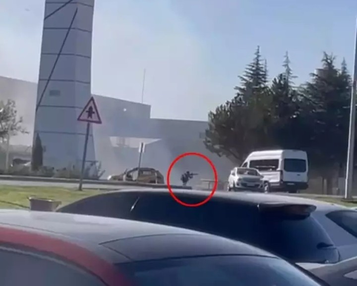 Ένας από τους ένοπλους τρομοκράτες