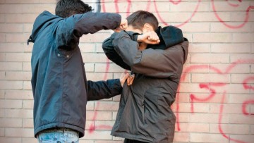 Ρόδος: Άγρια συμπλοκή με άτομα νεαρής ηλικίας στο κέντρο της πόλης