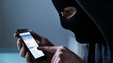 Οι απατεώνες δεν... έφυγαν για τριήμερο
