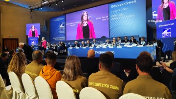 Τους εποχικούς πυροσβέστες έφερε η Ζ. Κωνσταντοπούλου στο συνέδριο της ΚΕΔΕ