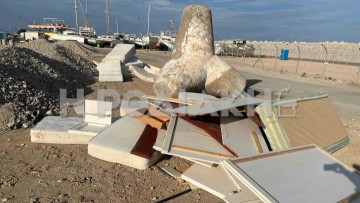 Απίστευτη θρασύτητα: Άδειασαν μπάζα και στρώματα στο λιμάνι της Ακαντιάς