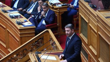 ΠΑΣΟΚ: Τι αλλάζει στα προνόμια τώρα που έγινε αξιωματική αντιπολίτευση - Άδειασε άρον άρον το γραφείο του Παππά στη Βουλή