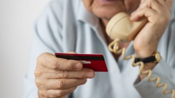 Νέα απόπειρα αρπαγής κωδικών τραπέζης σε συνταξιούχο στη Ρόδο από απατεώνα που παρίστανε τον λογιστή
