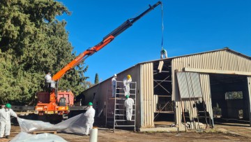 Απομακρύνθηκαν με ασφάλεια υπολείμματα υλικών αμιάντου από εγκαταλελειμμένες αποθήκες