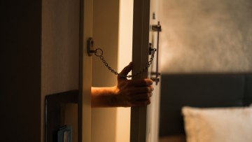 Ρόδος: 39χρονος "τρύπωσε" σε δωμάτιο τουριστικού καταλύματος και άρπαξε χρήματα
