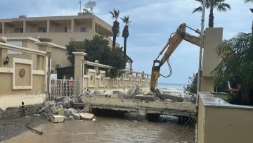 Κατεδάφιση γέφυρας στην Πλατεία Ράπτη Ιαλυσού