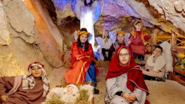 41 χρόνια συμπληρώνει φέτος η μοναδική ζωντανή φάτνη της Σαλάκου