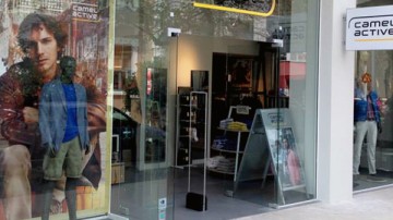 Πωλείται επιχείρηση λιανικής πώλησης ενδυμάτων και υποδυμάτων στο κέντρο της Ρόδου